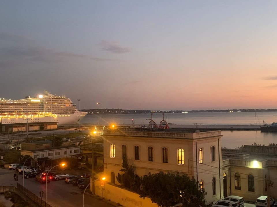 Sunset Cottage Giuliana Apartment in Syracuse