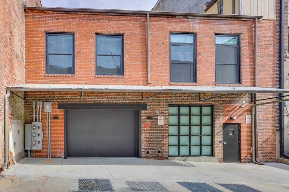 Downtown Omaha Getaway w/ Deck & Gas Grill! House in Omaha