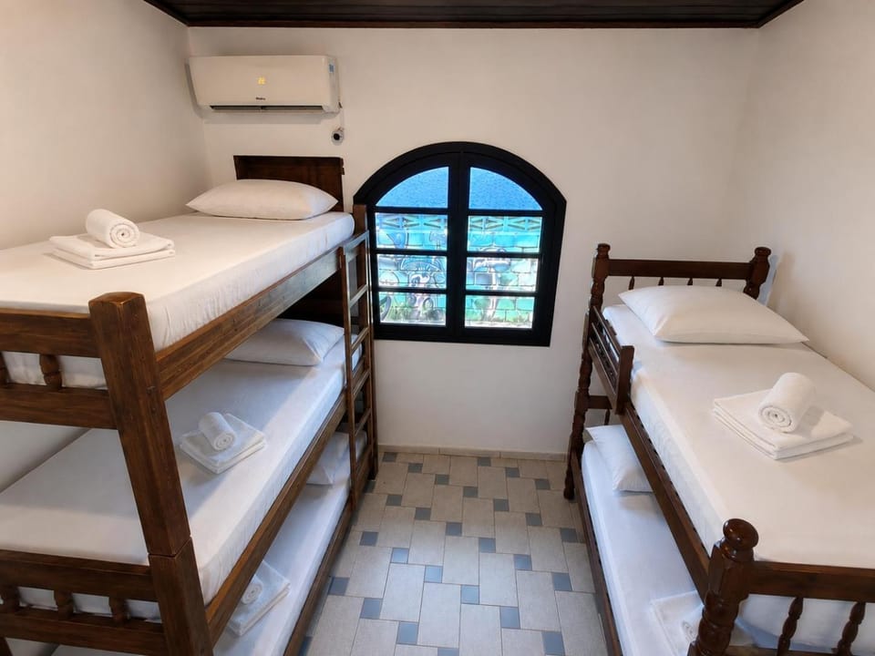 Bed, Photo of the whole room, Bedroom, bunk bed, towels