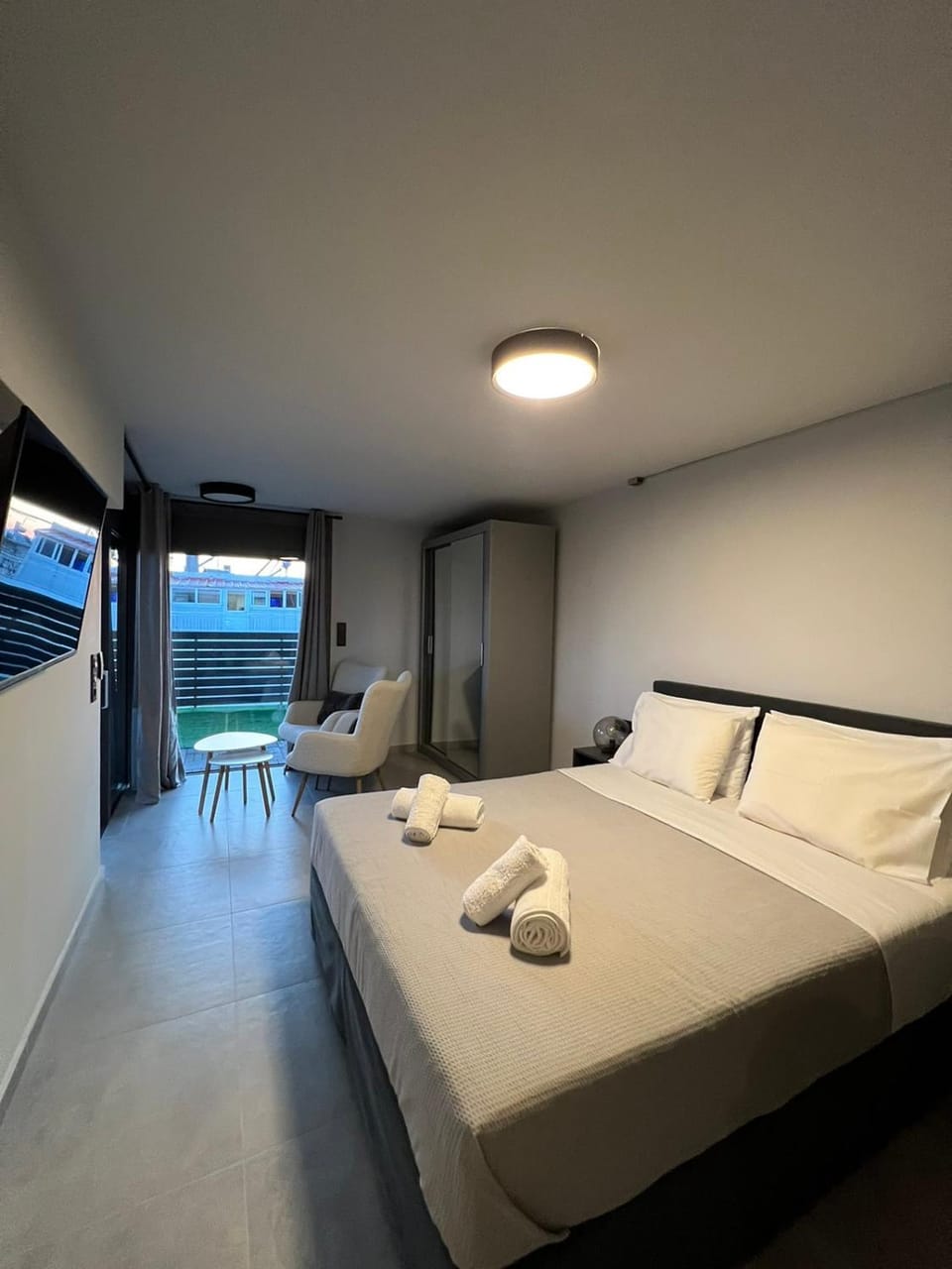 Photo of the whole room, Seating area, wardrobe