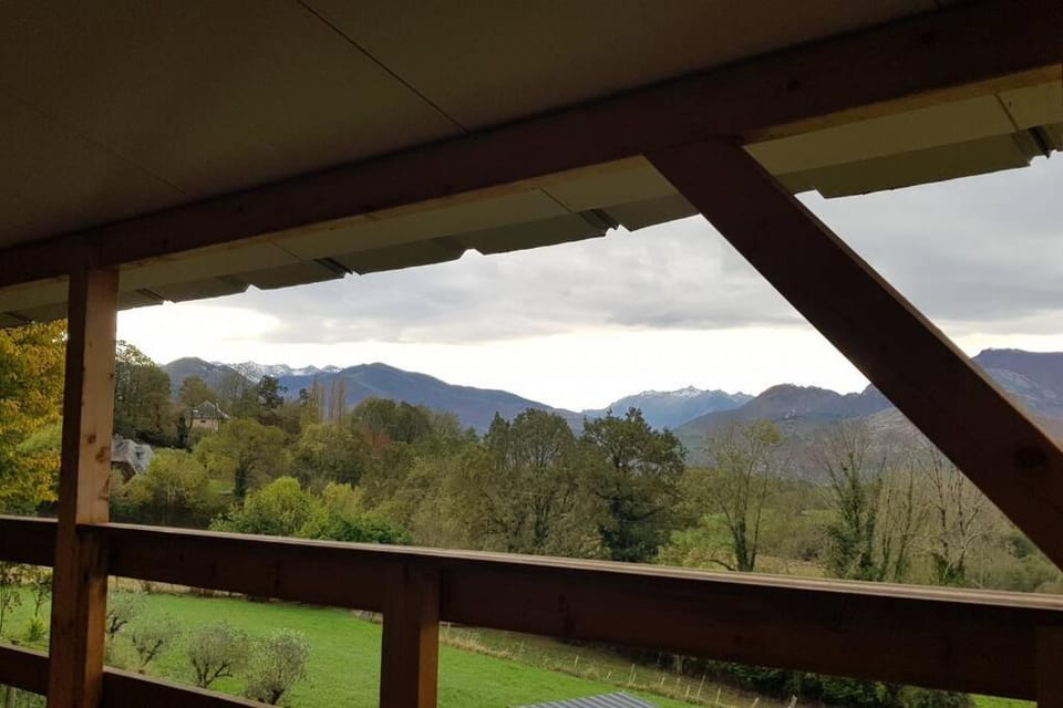 Chalet avec terrasse face aux Pyrénées Chalet in Lourdes