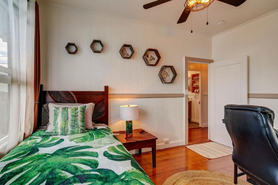 NEW Paddler's Inn- 3BR Hilo Downtown House in Hilo