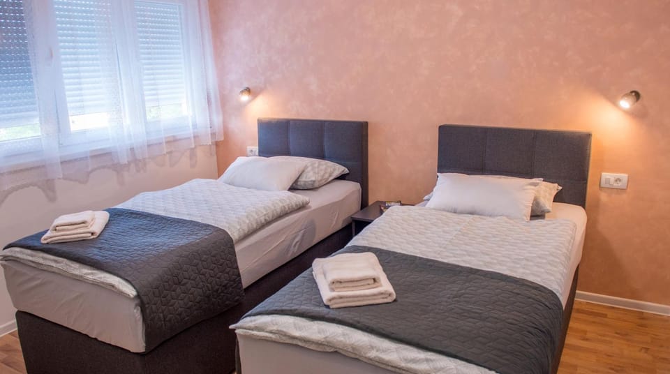 Bed, Photo of the whole room, Bedroom, towels