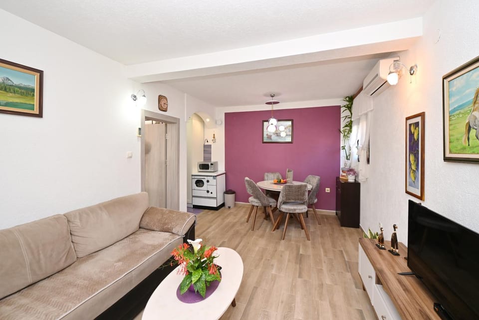 Apartment Milicevic Muo Apartment in Muo
