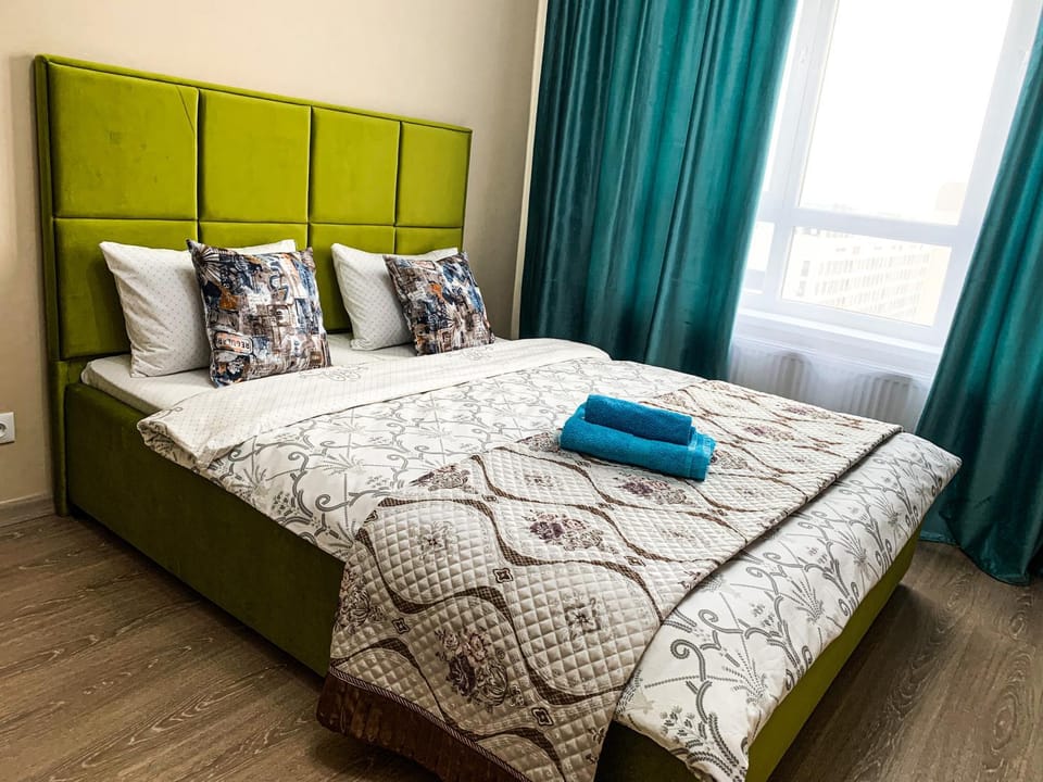 Bed, TV and multimedia, Living room, Bedroom, locker, air conditioner