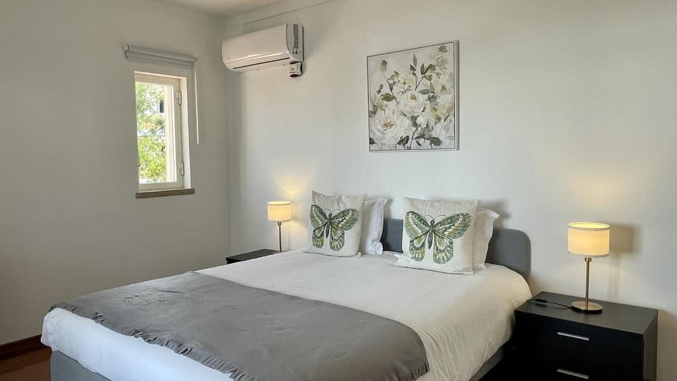 Bed, Bedroom, air conditioner