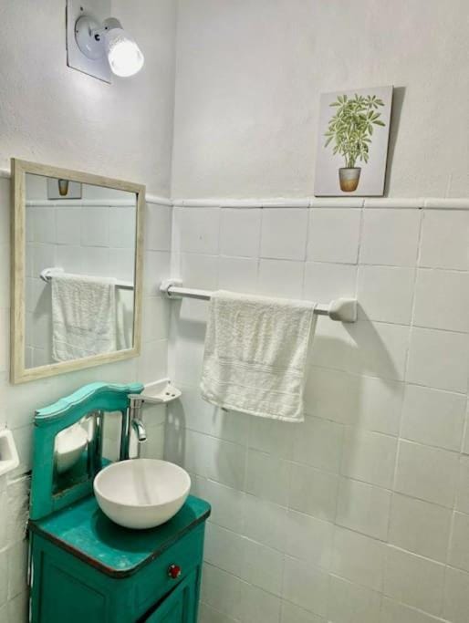 Shower, Bathroom, Facility for disabled guests, towels, towels, trouser press