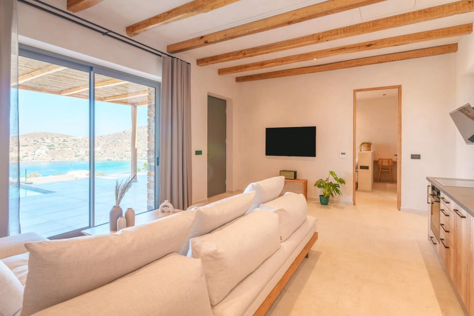 TV and multimedia, Kitchen or kitchenette, Living room