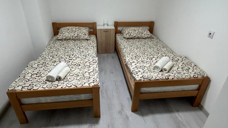 Bed, Bedroom, towels