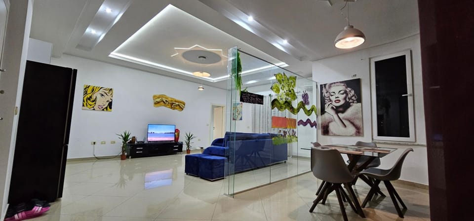 TV and multimedia, Living room, Seating area, Dining area
