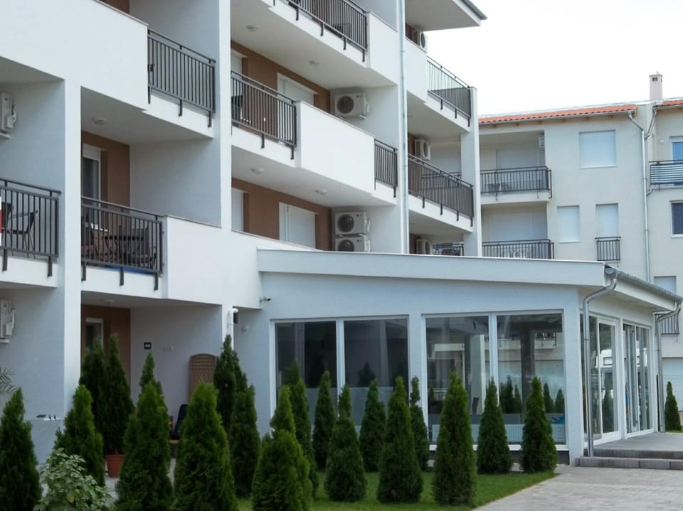 Property building, Spa and wellness centre/facilities