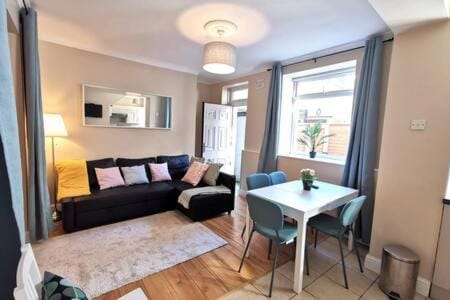Central Apartment Private patio reliable fast WIFI Apartment in Dublin