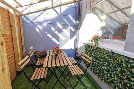 Central Apartment Private patio reliable fast WIFI Apartment in Dublin
