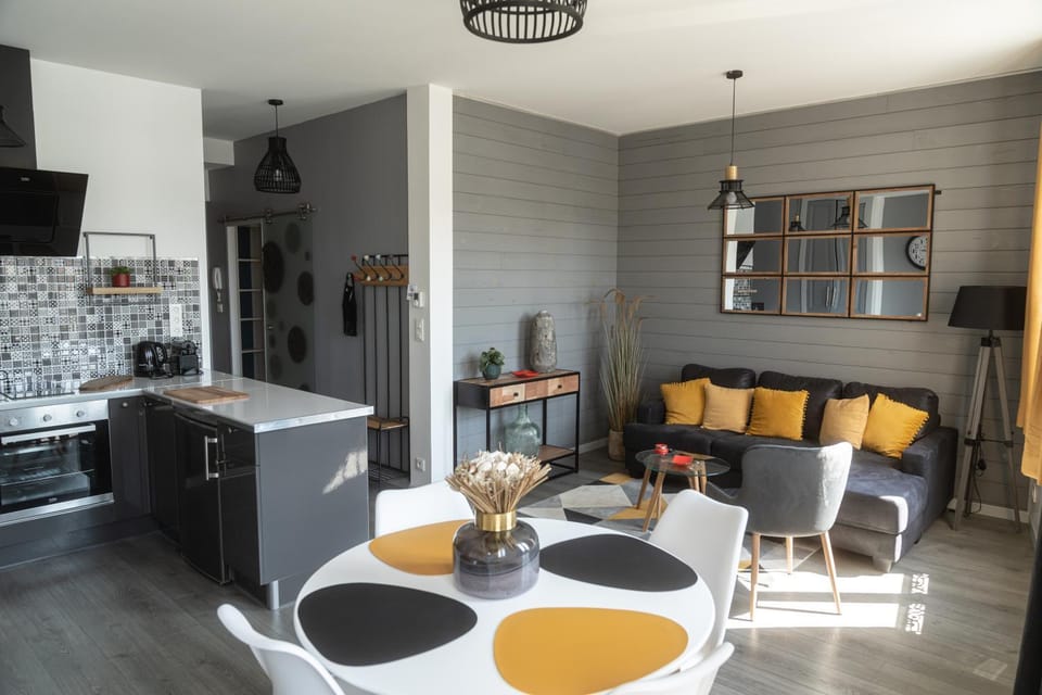 Living room, Dining area