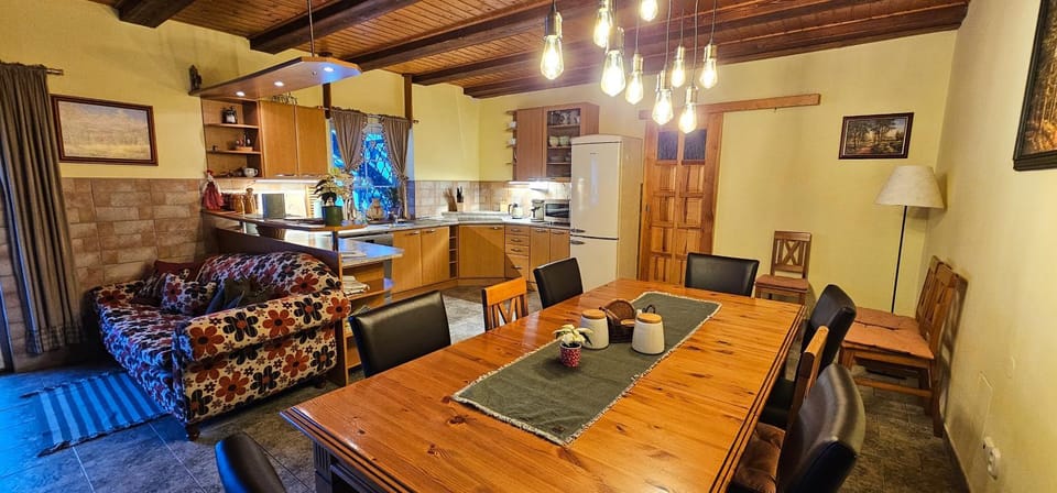 Dining area, kitchen
