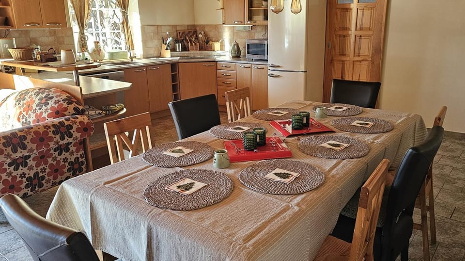 Dining area, kitchen