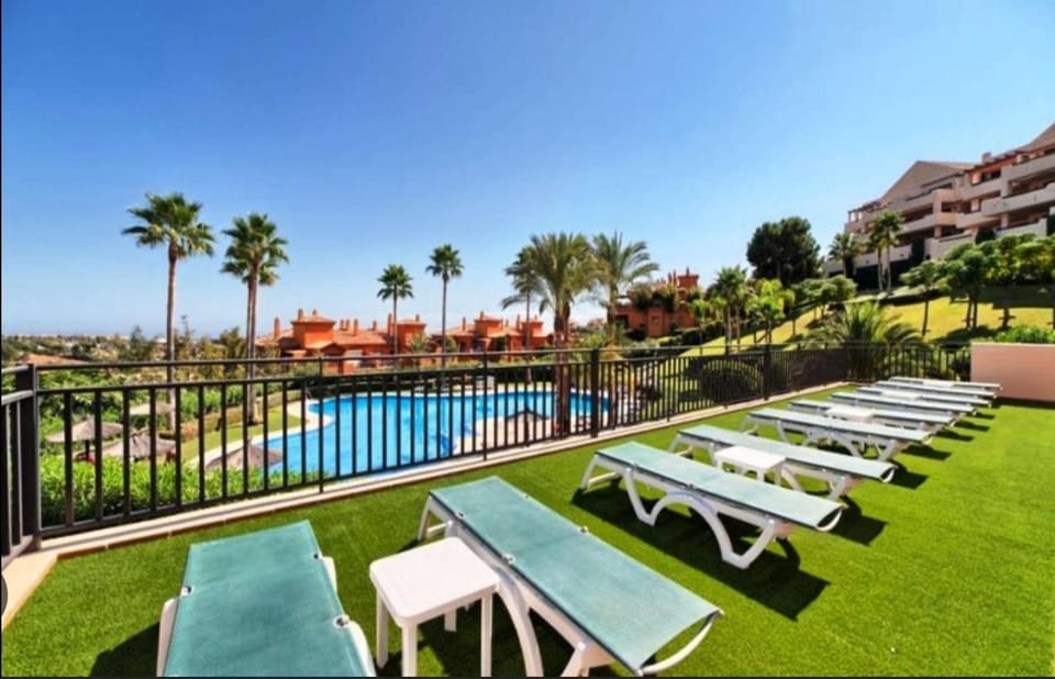Balcony/Terrace, Swimming pool, sunbed
