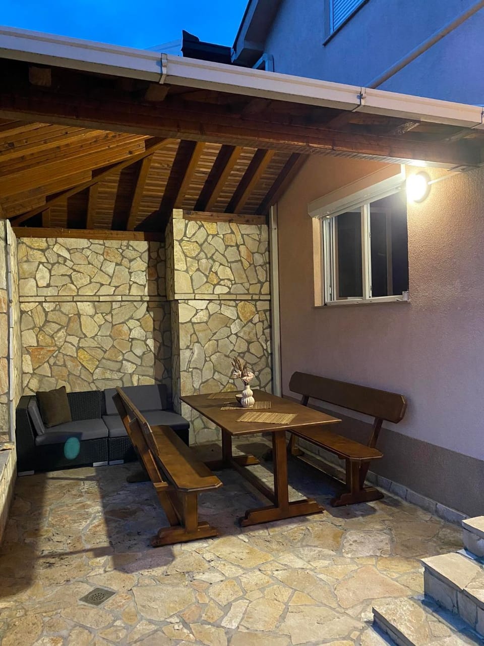 Day, Seating area