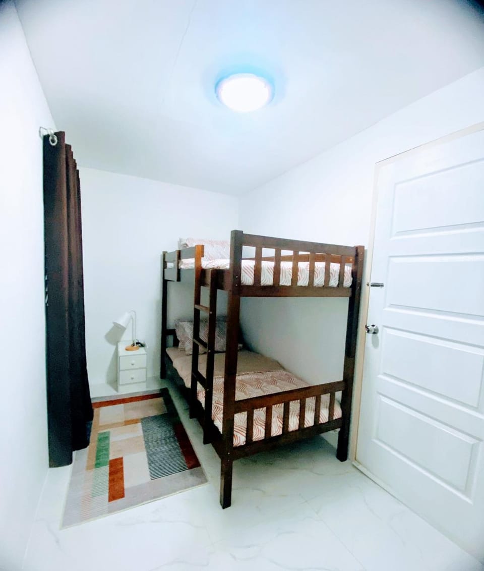 Bedroom, bunk bed