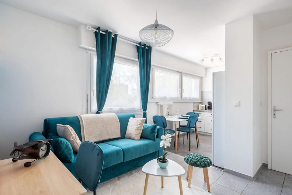 Living room, Seating area, Meals