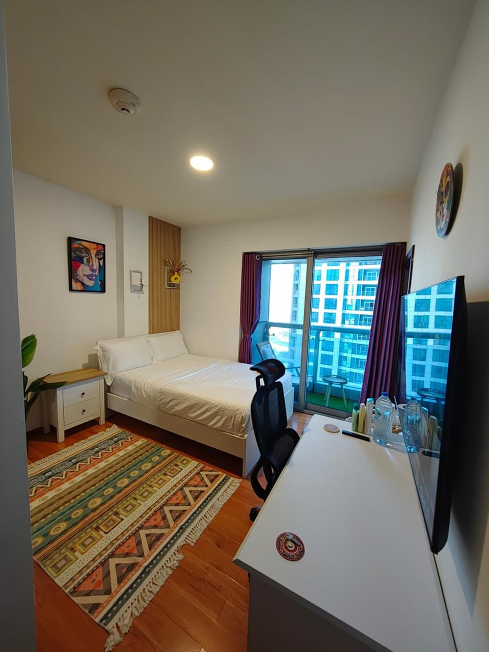 Super Host at Highest Residential Tower in the world, Private Rooms in a Shared apartment Vacation rental in Dubai