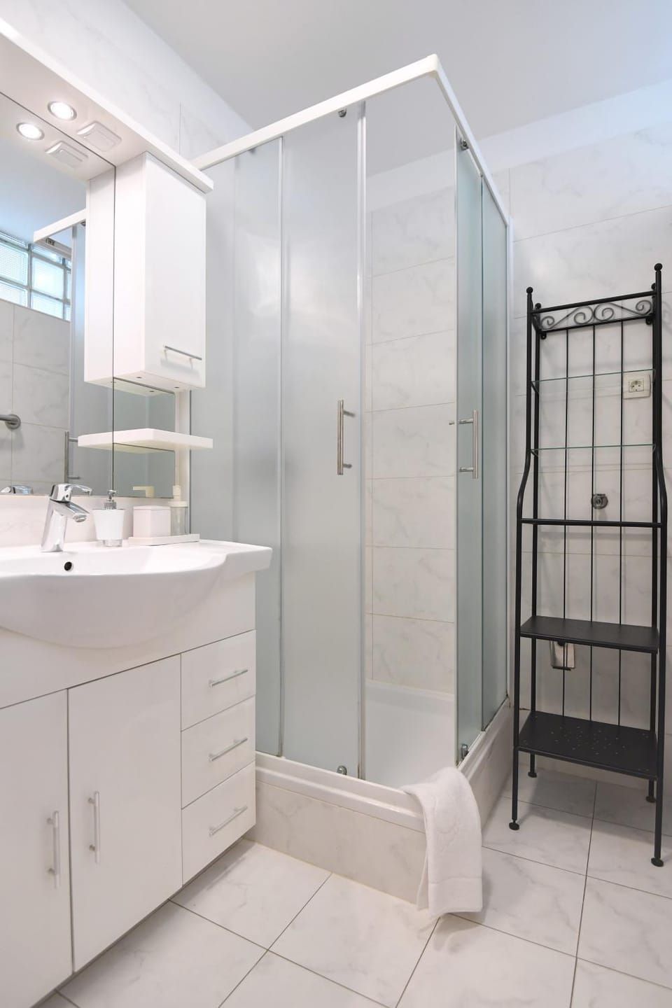 Shower, Bathroom, towels