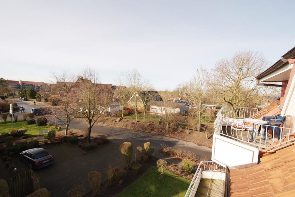 Property building, Spring, Day, Natural landscape, Parking