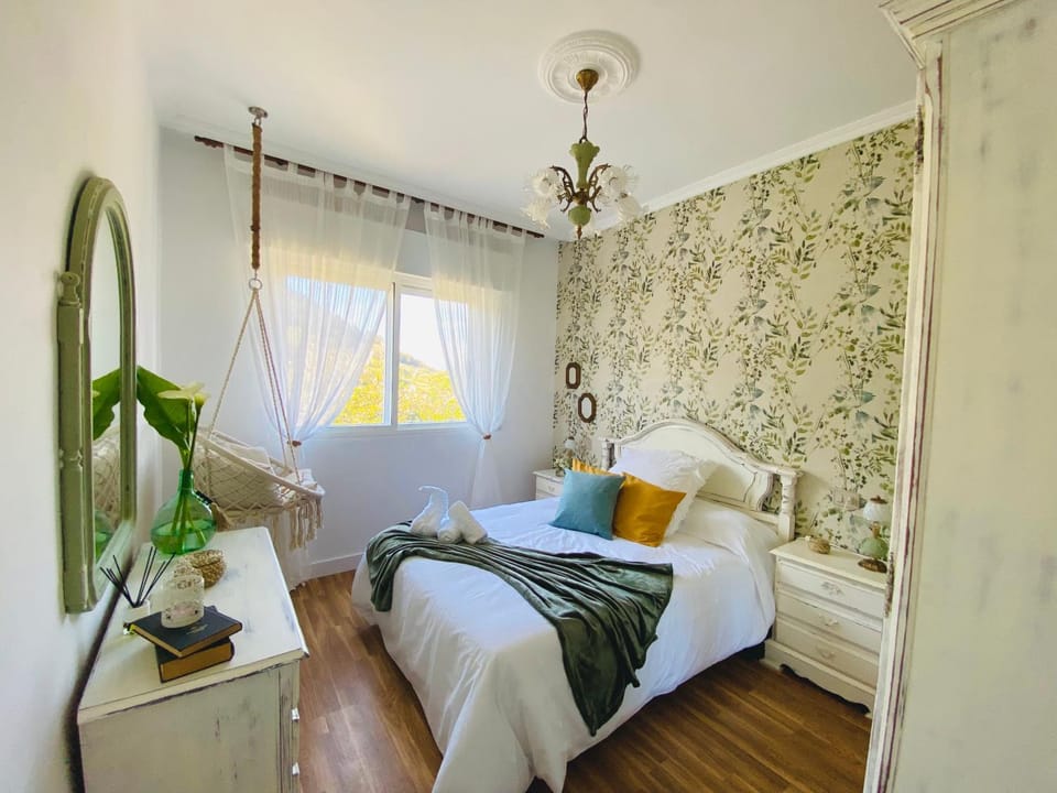 Photo of the whole room, Bedroom, Mountain view, internet, wardrobe