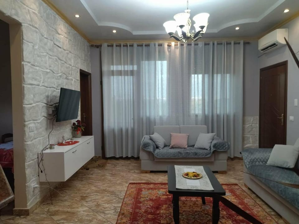 Communal lounge/ TV room, TV and multimedia, Living room, Seating area
