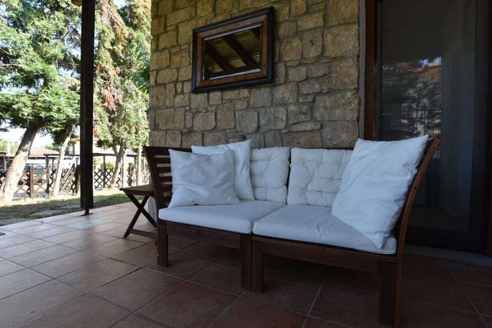 Patio, Day, Balcony/Terrace, Seating area