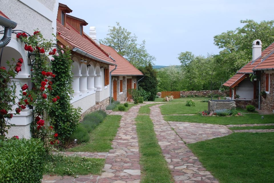 LindenTree-Harmony Apartman Vacation rental in Hungary