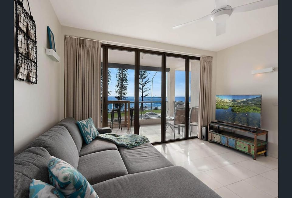 TV and multimedia, Living room, Seating area, Sea view