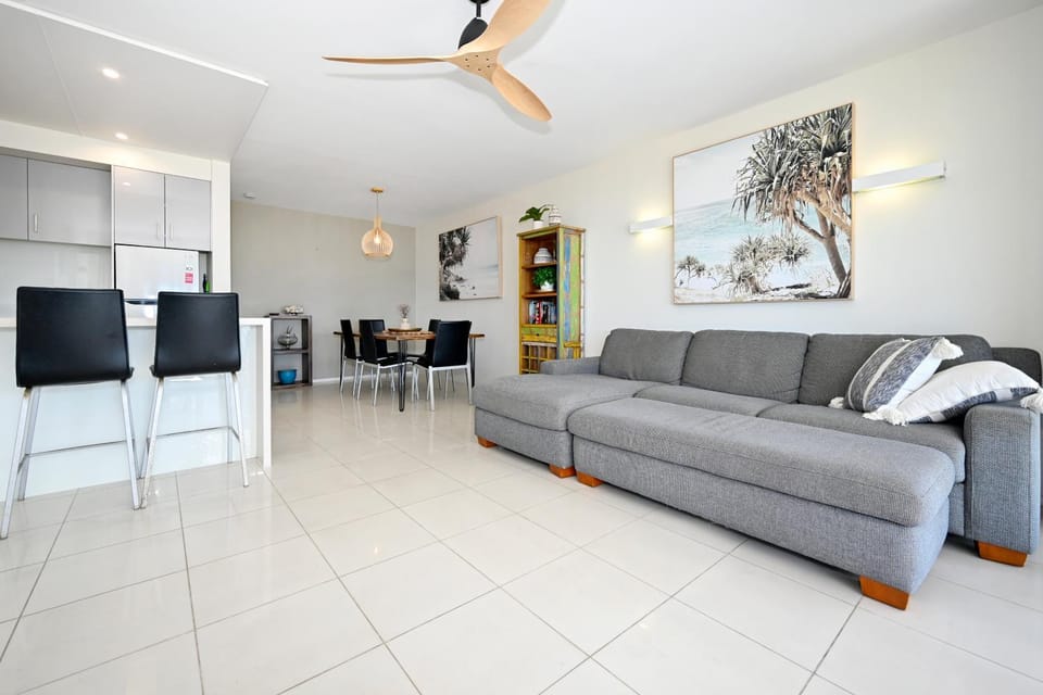 Kitchen or kitchenette, Living room, Seating area, Dining area, fireplace