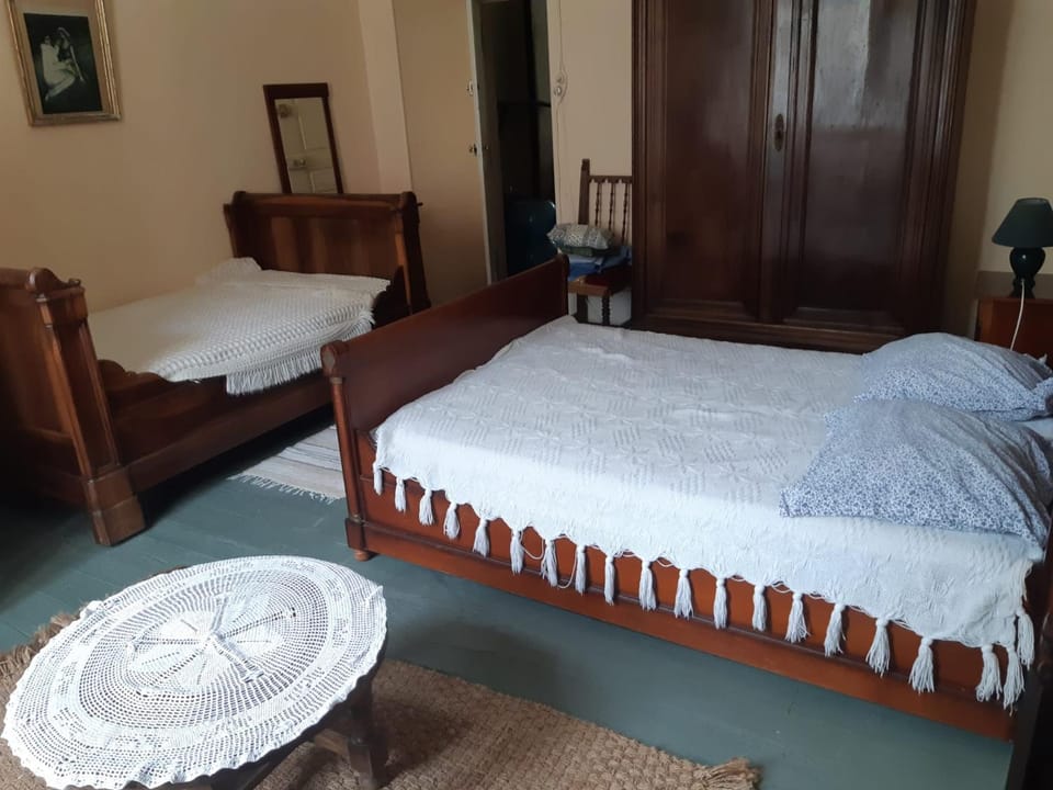 Grand appartement en location Dans maison de caractère 90 m2 House in Occitanie