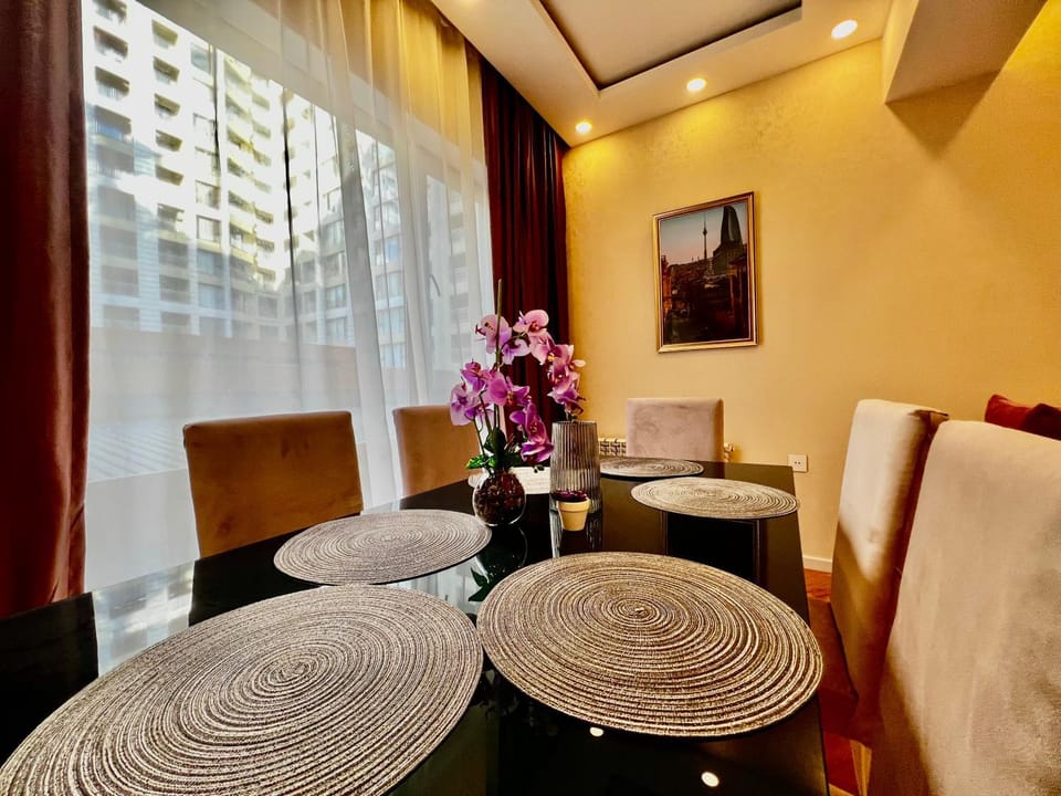 Seating area, Dining area