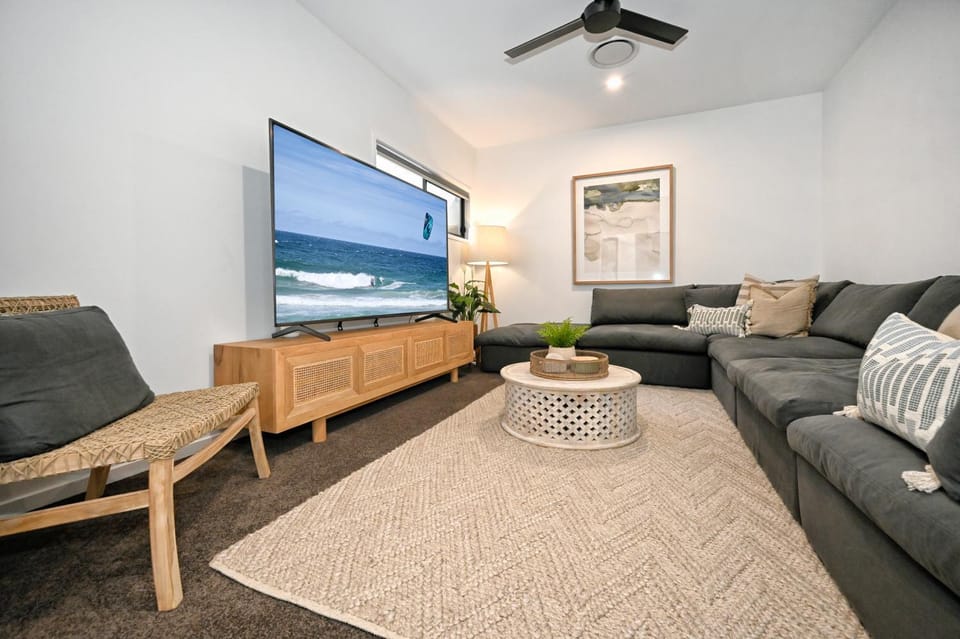 Communal lounge/ TV room, TV and multimedia, Living room, Seating area, Evening entertainment, fireplace