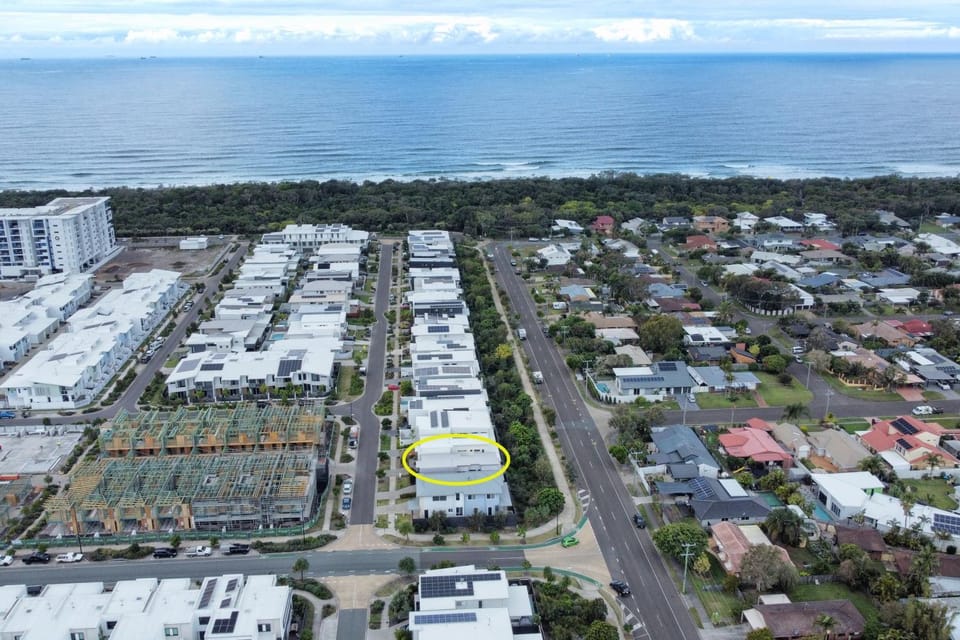 Property building, Neighbourhood, Bird's eye view, Location