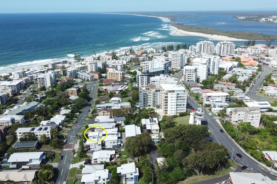 Property building, Day, Neighbourhood, Bird's eye view, Location