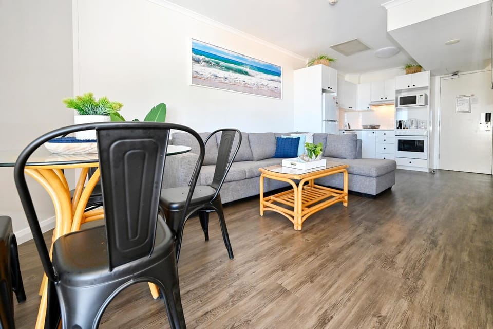 Kitchen or kitchenette, Living room, Seating area, Dining area, minibar, pet friendly, stove