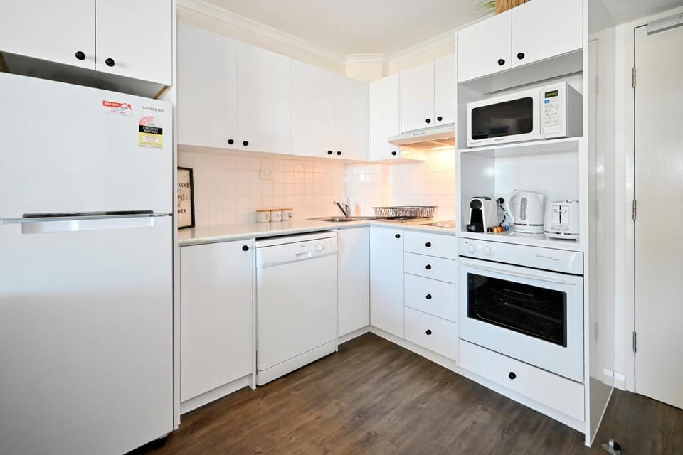 Kitchen or kitchenette, dishwasher, minibar, pet friendly, stove, toaster