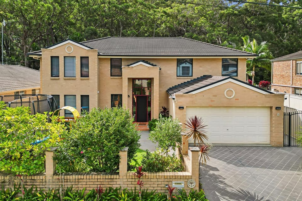 Property building, Garden view, Street view