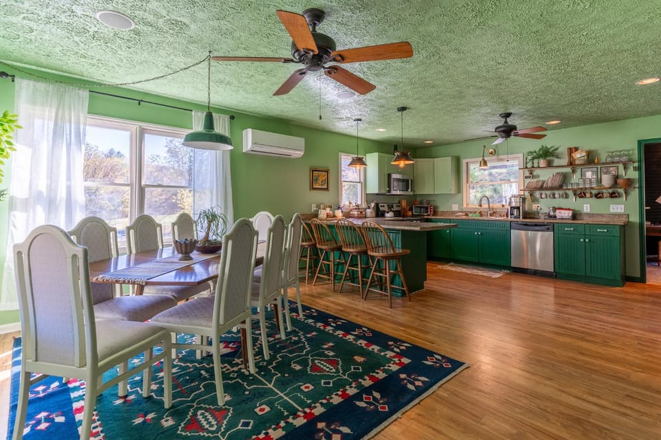 Seating area, Dining area, kitchen