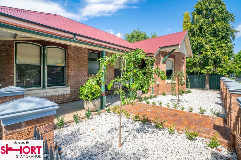 Property building, Garden, Balcony/Terrace, Balcony/Terrace