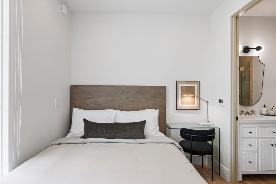 Bed, Photo of the whole room