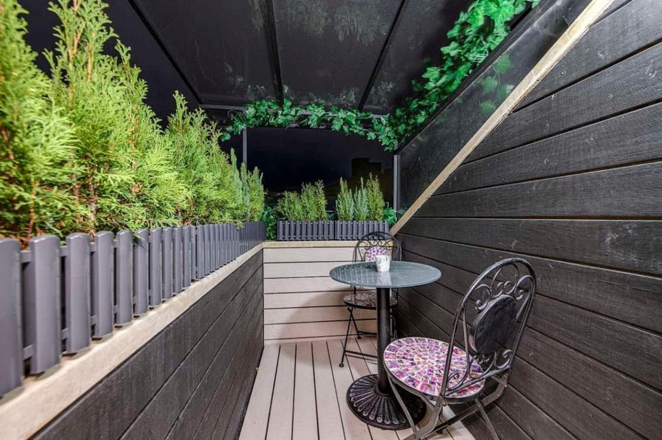 Day, Balcony/Terrace, Seating area, Garden view