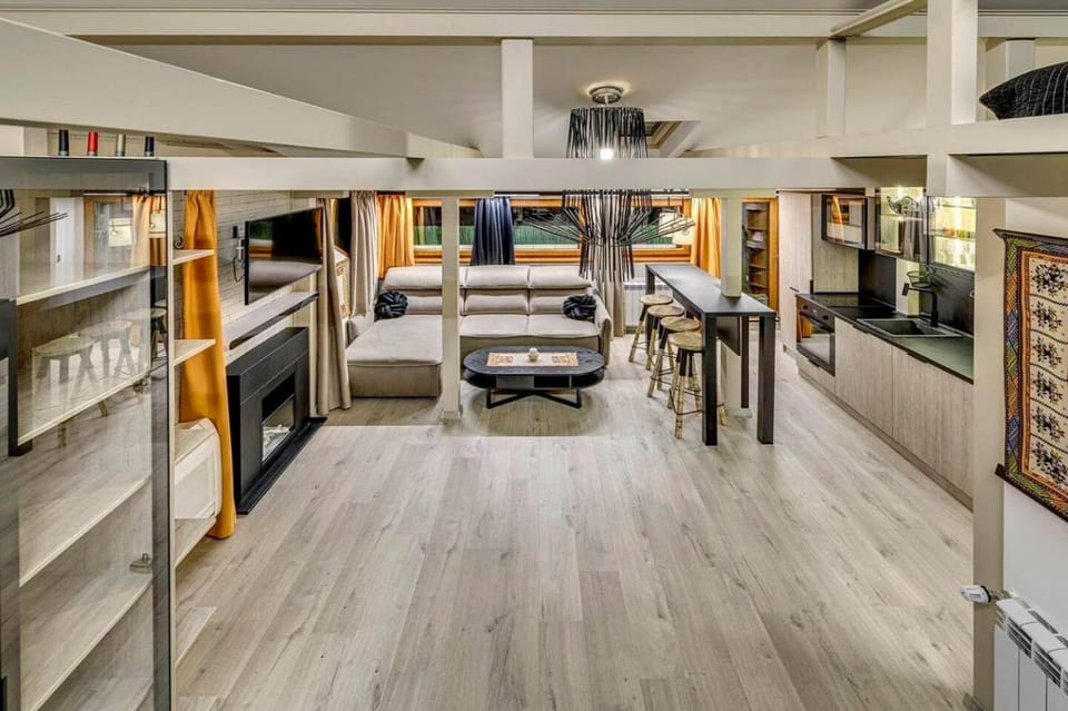 Bed, Library, Kitchen or kitchenette, Living room, Photo of the whole room, Seating area, Dining area, minibar, oven