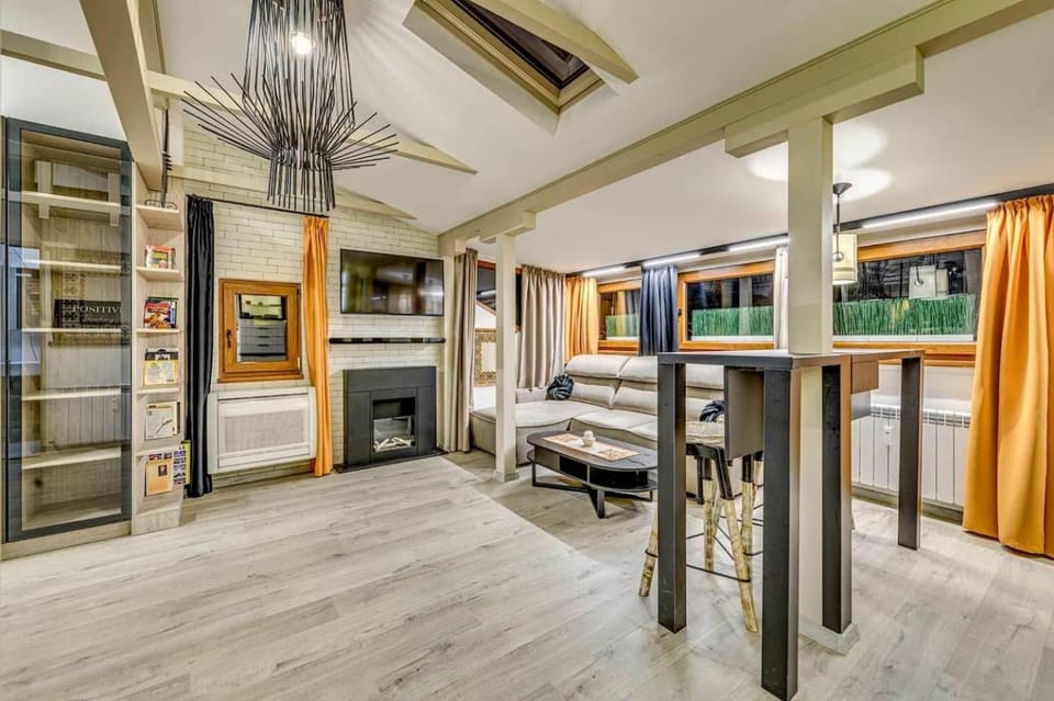 Library, TV and multimedia, Living room, Photo of the whole room, heating, minibar