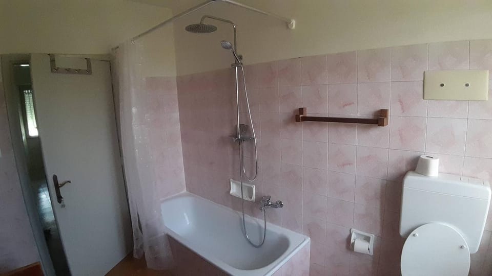 Shower, Toilet, Bathroom, Bath