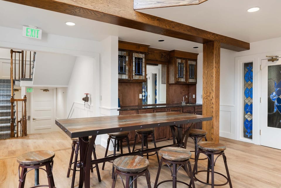 Lovely 4BR Condo Heart of Town Walk to Ski Lift House in Park City
