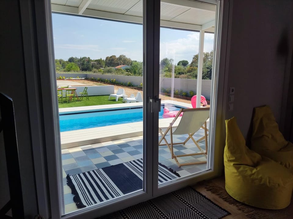 Balcony/Terrace, Pool view, Swimming pool, sunbed